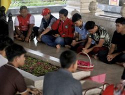 Tim Banteng Jatim U-17 Ziarah ke Makam Bung Karno